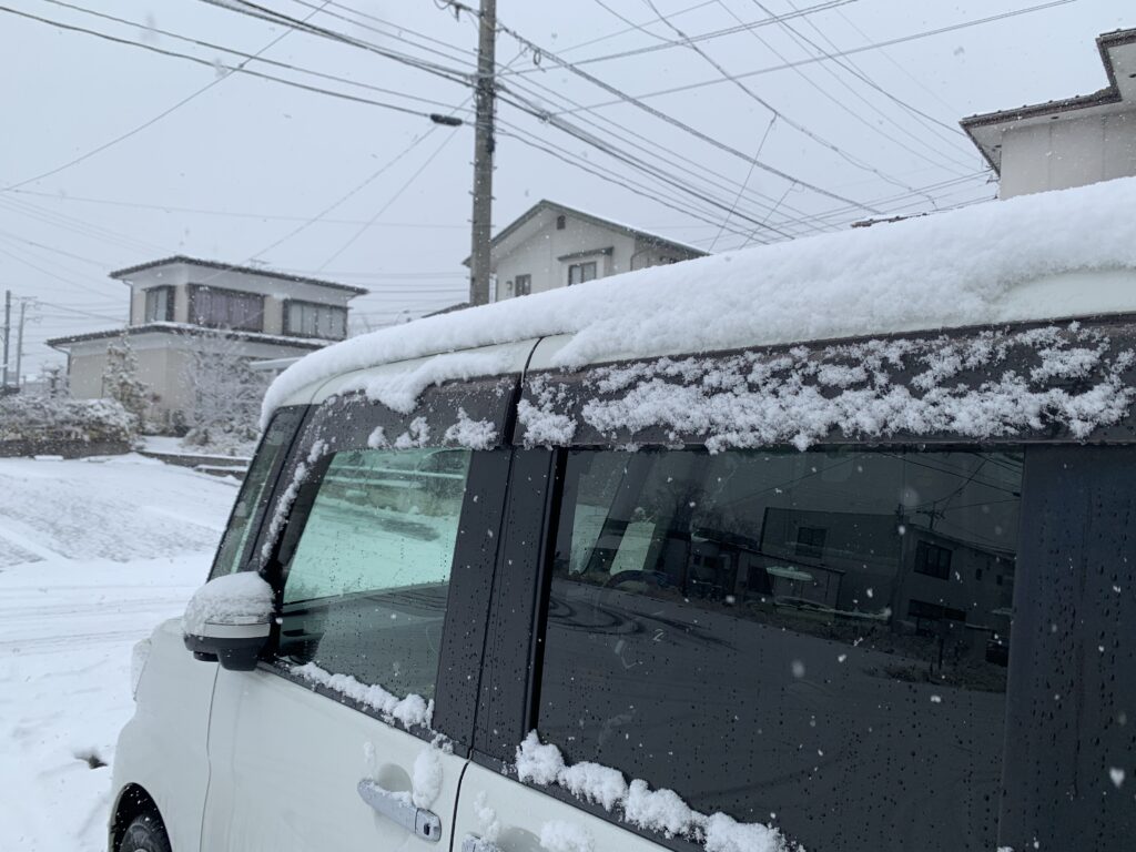 今年初 長野県茅野市で雪かき 私おススメの車に積んで置きたい雪対策の道具とは Lhouse